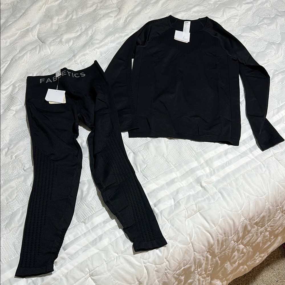 NWT Fabletics sync seamless Black Activewear Set in size small